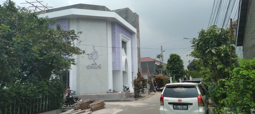 Masjid Amani Jelang peresmian, wakaf dari mantan Pedagang Kaos Kaki di Lapang Gasibu Kota Bandung, Aman Suparman