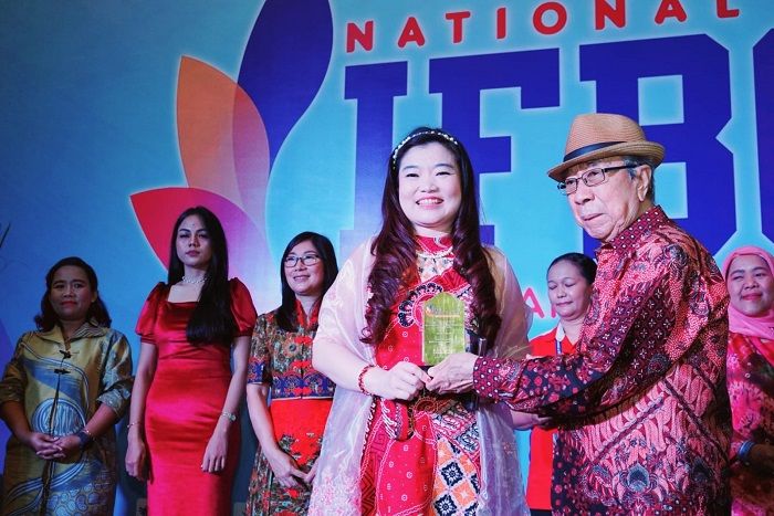 Asosiasi Franchise Indonesia menobatkan Anita Feng, ST, MM memperoleh penghargaan Srikandi Wirausaha Indonesia 2023 dari dalam acara the Great Rebound Beyond Entrepreneurship Ice BSD. 