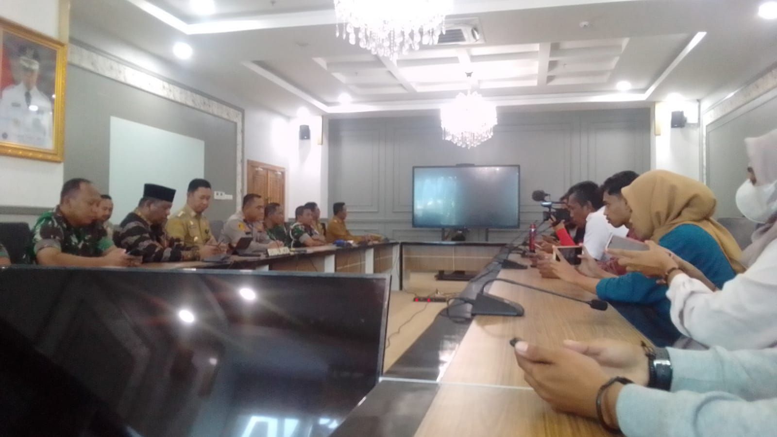 Penjabat Wali Kota Kendari, Asmawa Tosepu tunjuk Asisten II Setda Kendari, Susanti sebagai Plh Sekda. 