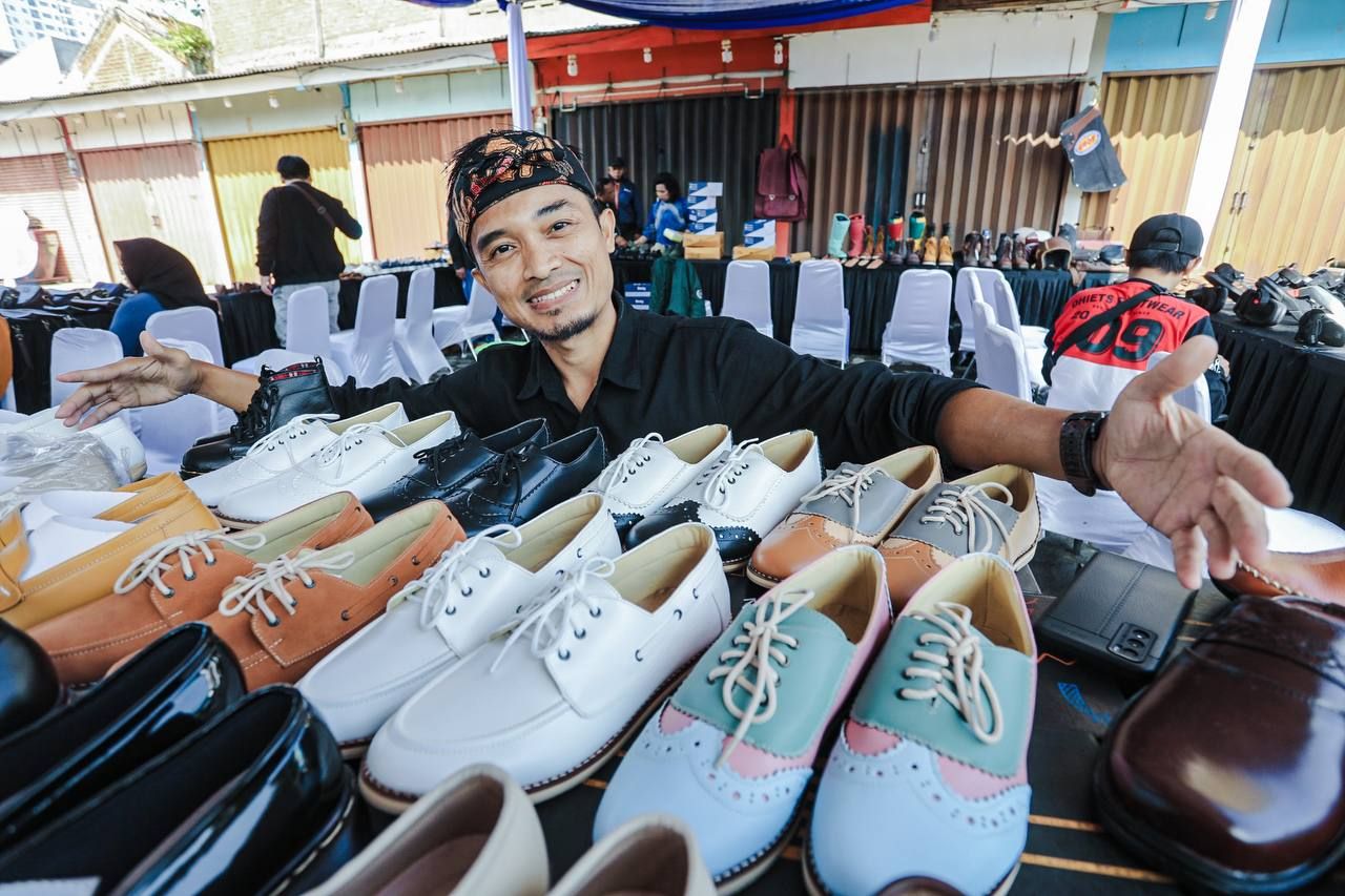 Sentra Sepatu Cibaduyut diresmikan Wali Kota Bandung Yana Mulyana sebagai Kawasan Wisata Kreatif (KWK).