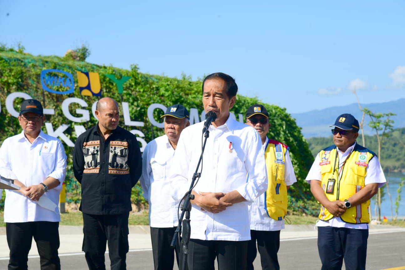 Presiden juga menyebut jalan yang menghubungkan Labuan Bajo dan Golo Mori dapat mendukung perkembangan kawasan sekitarnya. Menurut Jokowi, Jalan akses sepanjang 25 kilometer tersebut dibangun dengan menghabiskan anggaran sebesar Rp. 481 Miliar.