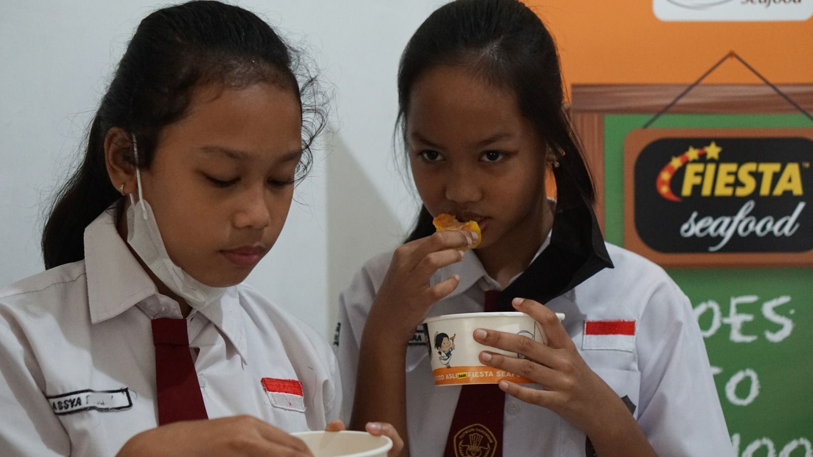 Ilustrasi siswa Sd ikut program edukasi makan seafood