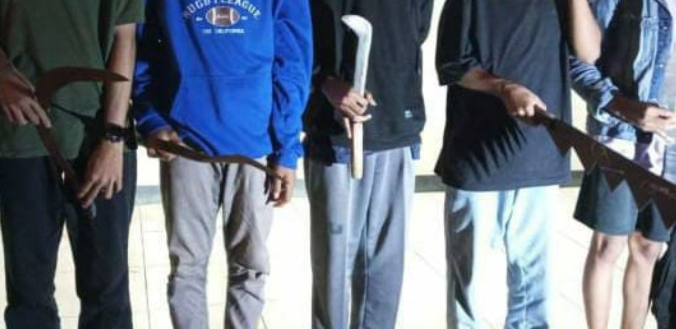 Enam remaja bawa senjata diduga hendak tawuran berhasil diamankan Polres Karawang