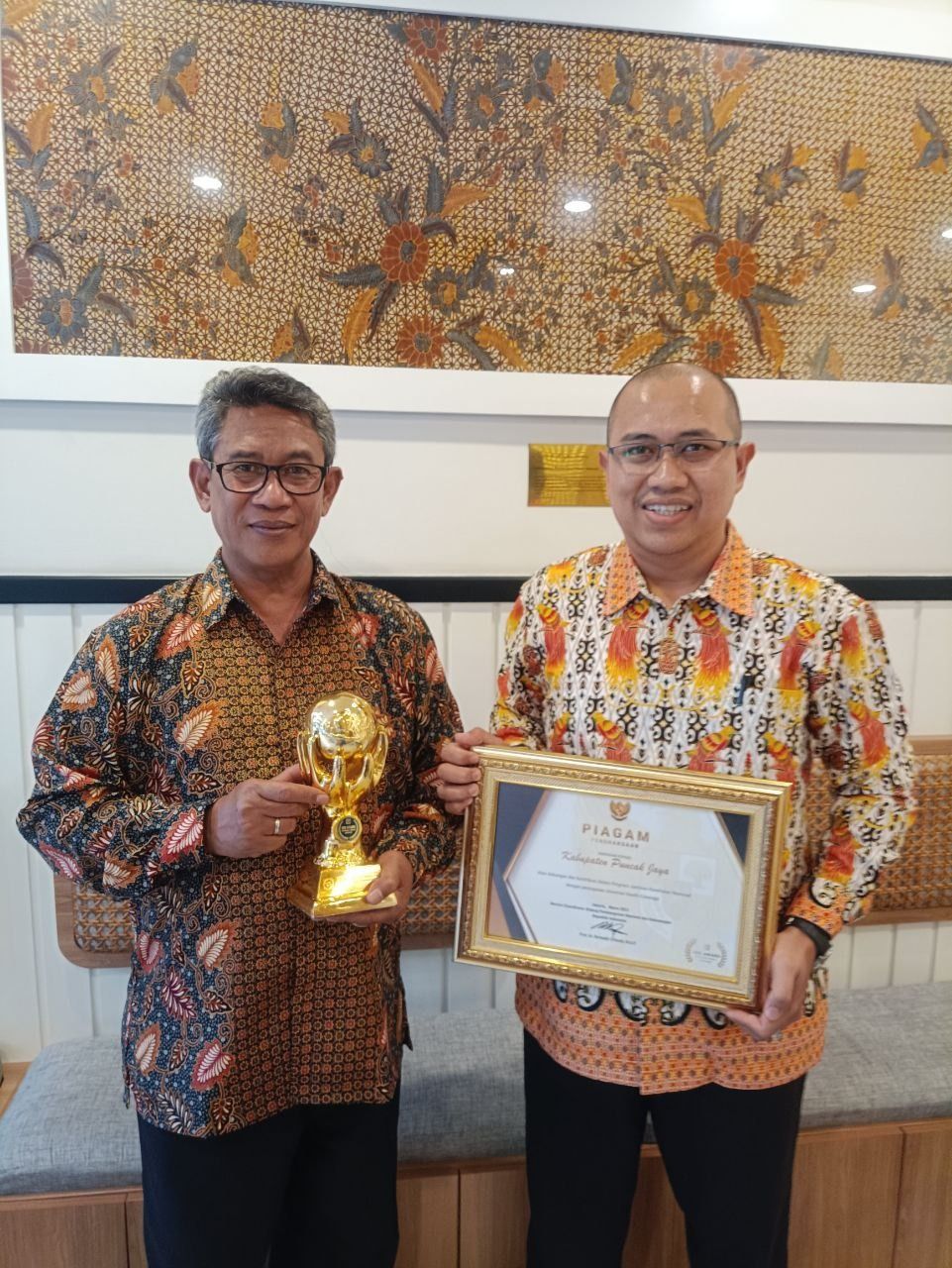 Pemda Puncak Jaya Dapat Penghargaan UHC Awards 2023 Dari Wakil Presiden RI