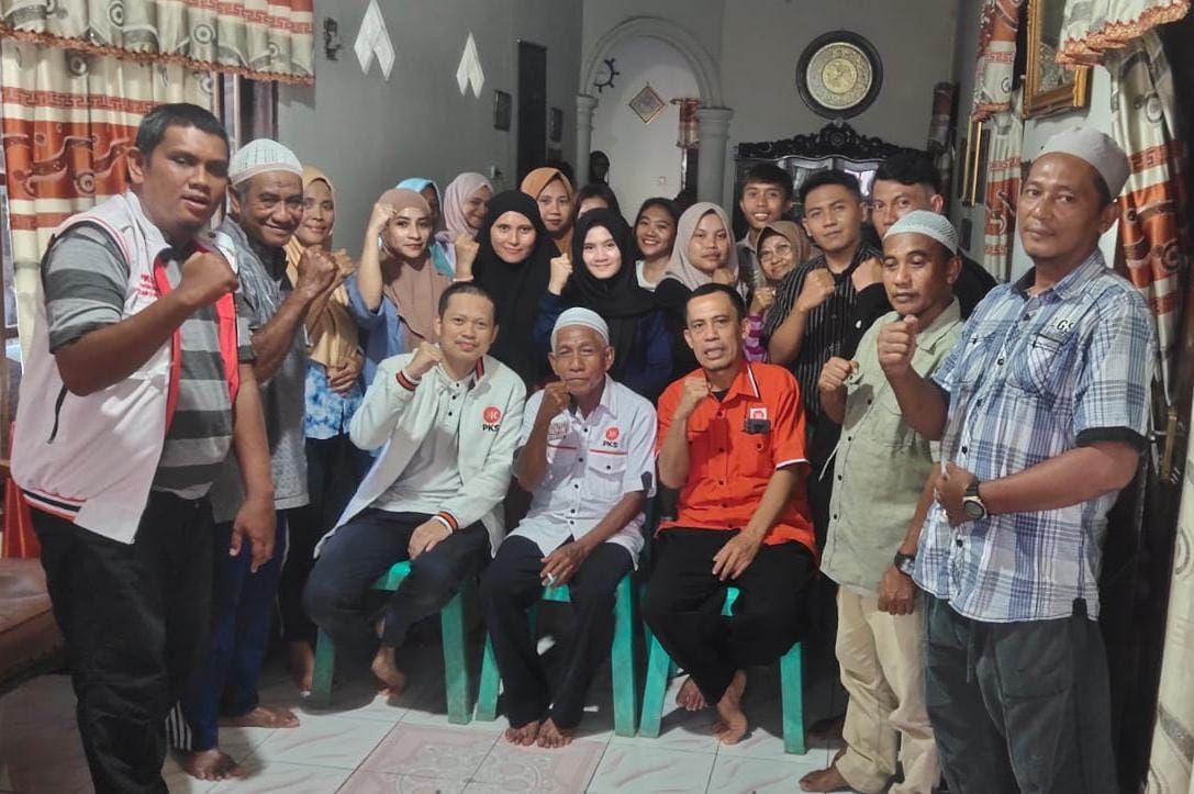 Foto bersama PKS Minahasa Tenggara dan DPW PKS Sulawesi Utara