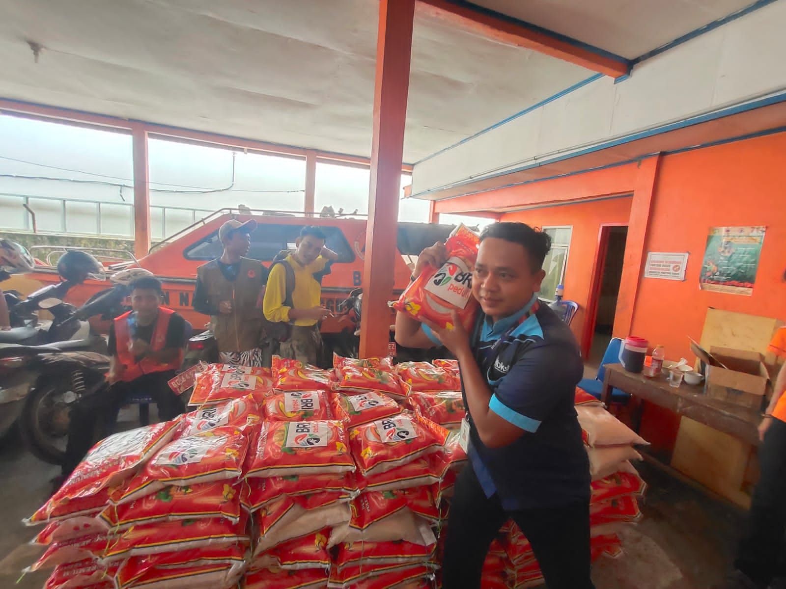 Tanggap Bencana Banjir, BRI Peduli Salurkan Bantuan Bagi Warga ...