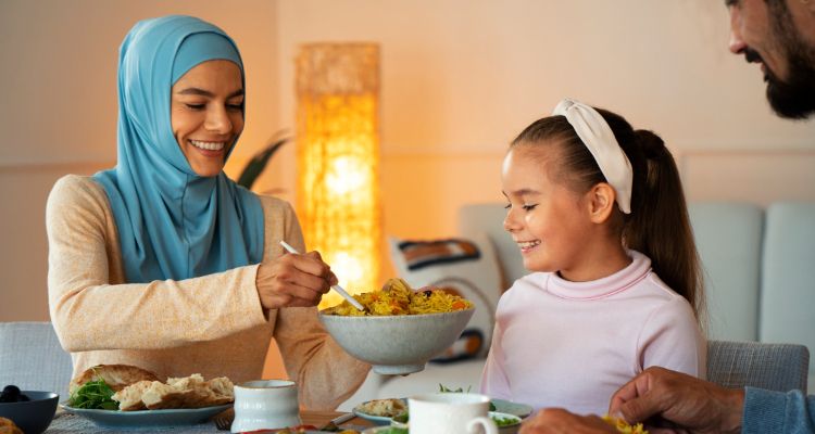 8 cara berbuka puasa sehat selama Ramadhan 2023 menurut medis, agar buka puasa membawa manfaat sehat, bukan mendatangkan risiko penyakit.
