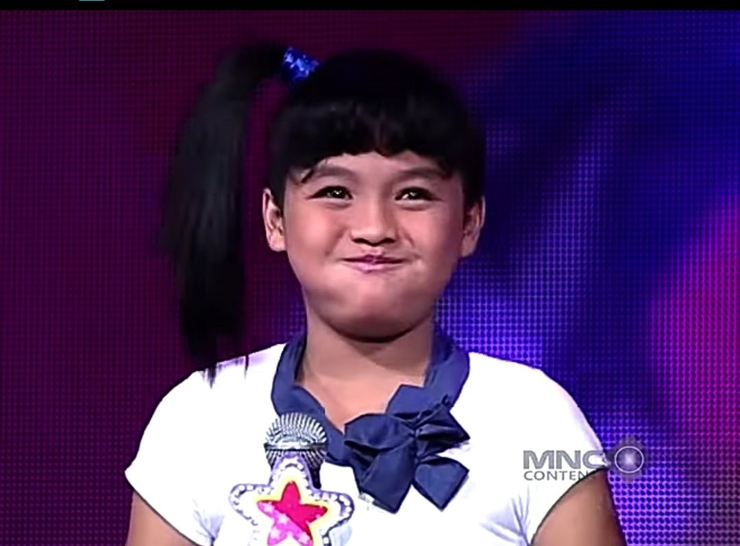 Penampilan Salma Salsabil saat tampil di Idola Cilik 2013 atau sepuluh tahun lalu. Ia mendapat julukan Lady Rocker Cilik