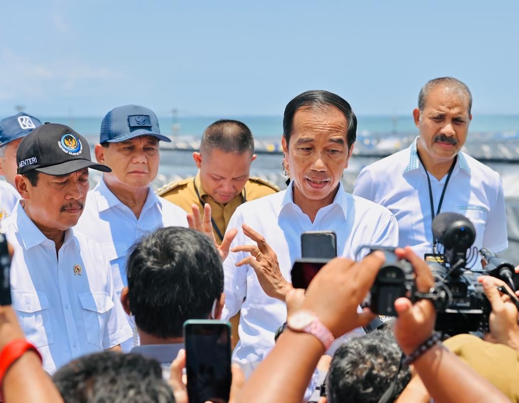 Presiden Joko Widodo meresmikan tambak budidaya udang berbasis kawasan di Desa Plesung, Kecamatan Petanahan, Kabupaten Kebumen, Provinsi Jawa Tengah, pada Kamis, 9 Maret 2023.