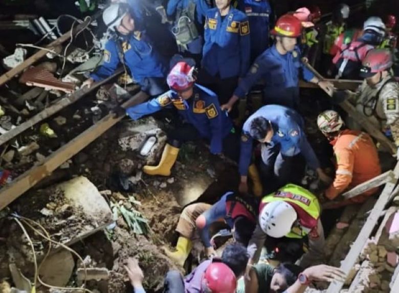 Tim SAR gabungan sedang melakukan pencarian 4 korban yang masih dinyatakan hilang warga Kampung Sirnasari, Kelurahan Empang, Kecamatan Bogor Selatan, Kamis, 16 Maret 2023/Instagram@bpbd.kotabogor/