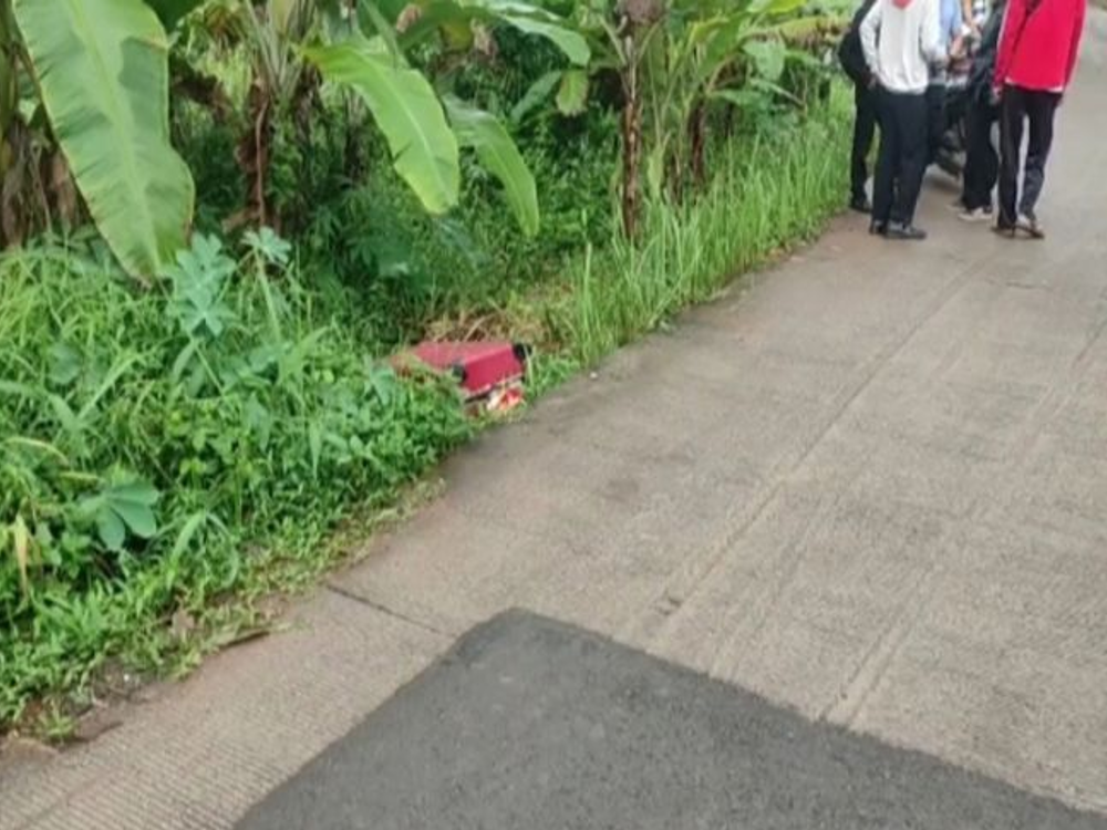 Mayat kelamin laki-laki berkulit putih dan bertato dalam koper ditemukan di Tenjo, Kabupaten Bogor, Rabu (15/3/2023).