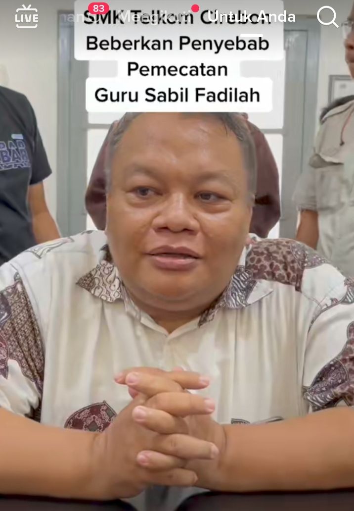 Cahya Riyadi, Wakil Kepala Bidang Kurikulum SMK Cirebon beberakn alasan pemecatan guru honorer 