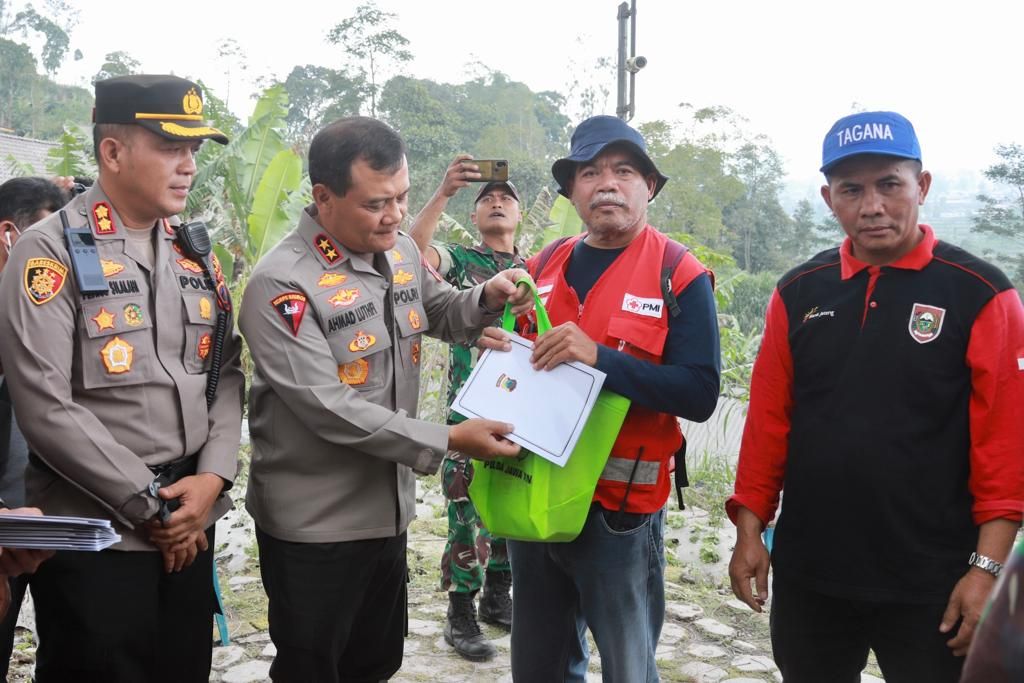 Kapolda Jateng beri bantuann ke korban terdampak erupsi Gunung Merapi