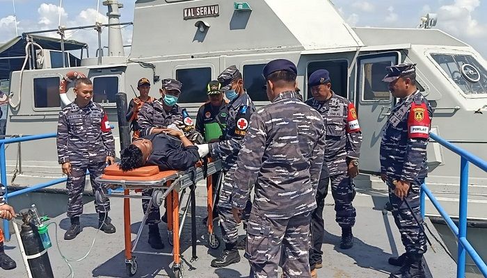 TNI AL memberikan pelatihan edukasi siap siaga menghadapi bencana pada masyarakat pesisir.