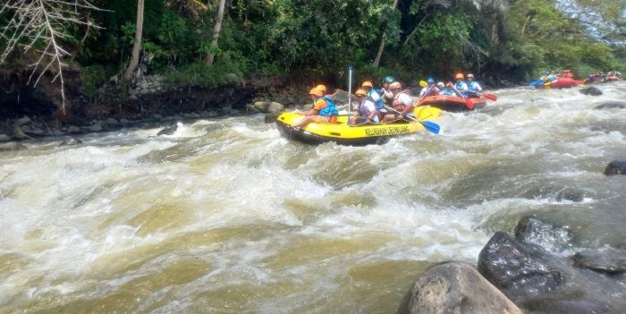 Survei aliran Sungai Ciwulan Kota Tasikmalaya pada Rabu 15 Maret 2023.*
