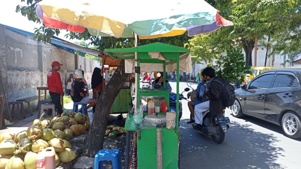 Sentra kuliner di sekitar Kelurahan Tukangkayu