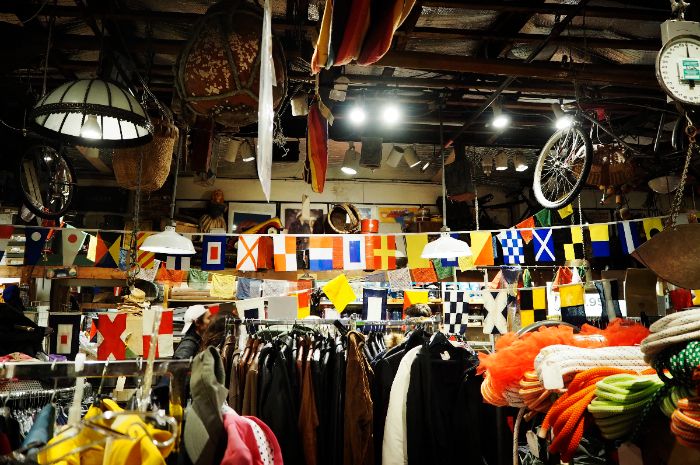 Pembatasan thrifting terutama impor pakaian bekas oleh pemerintah