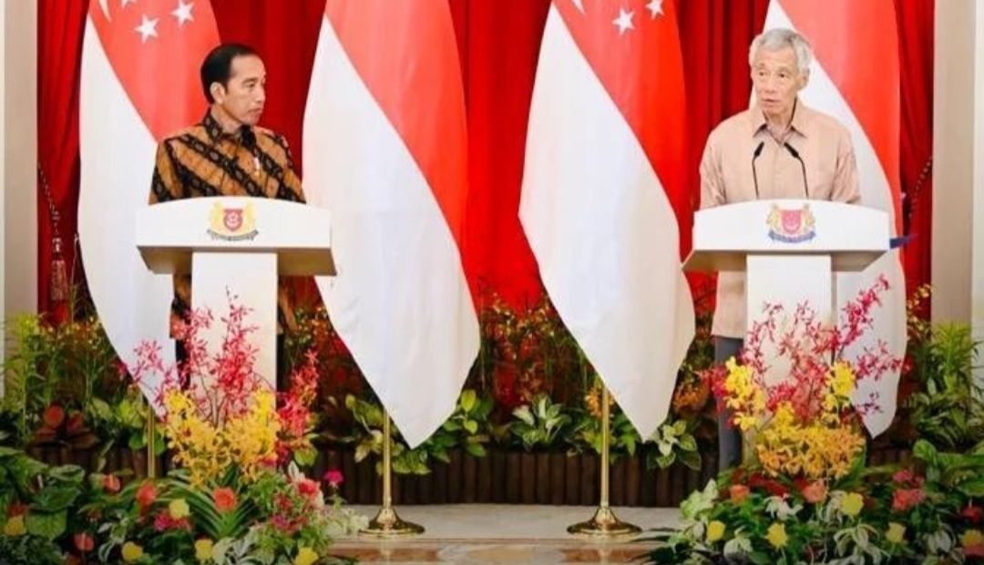 Presiden Joko Widodo bersama Perdana Menteri Singapura Lee Hsien Loong