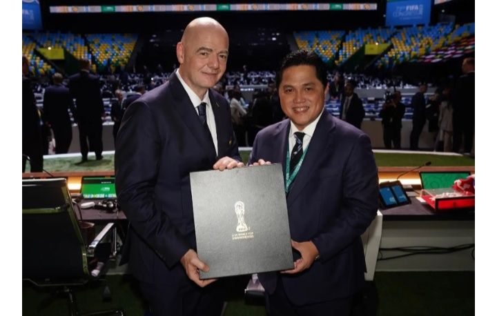Ketum PSSI Erick Thohir bersama Presiden FIFA dok PSSI
