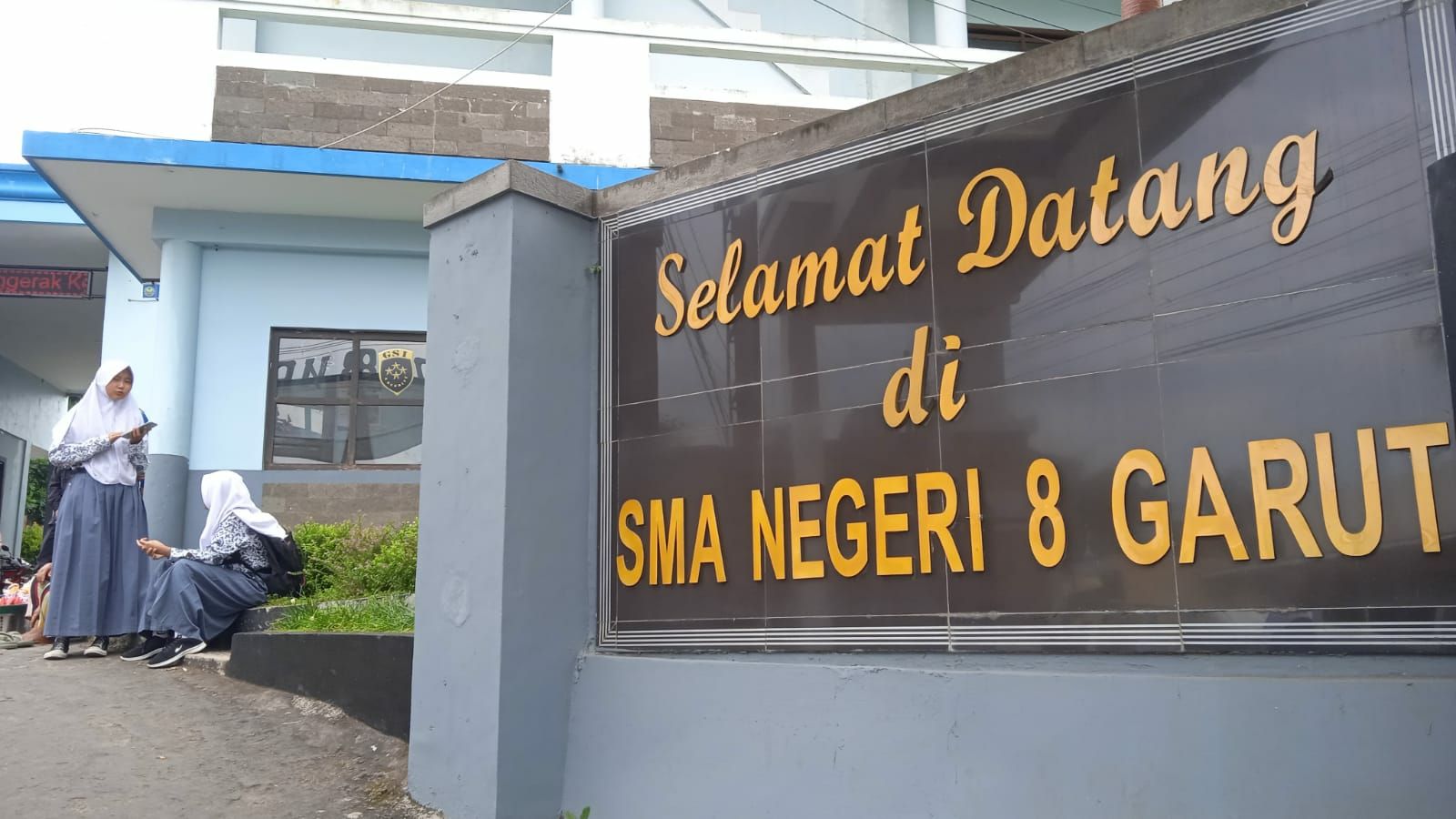 SMAN 8 Garut yang berlokasi di Desa Pasanggrahan, Kecamatan Cilawu yang disebut-sebut terdampak proyek pembangunan Jalan Tol Getaci.