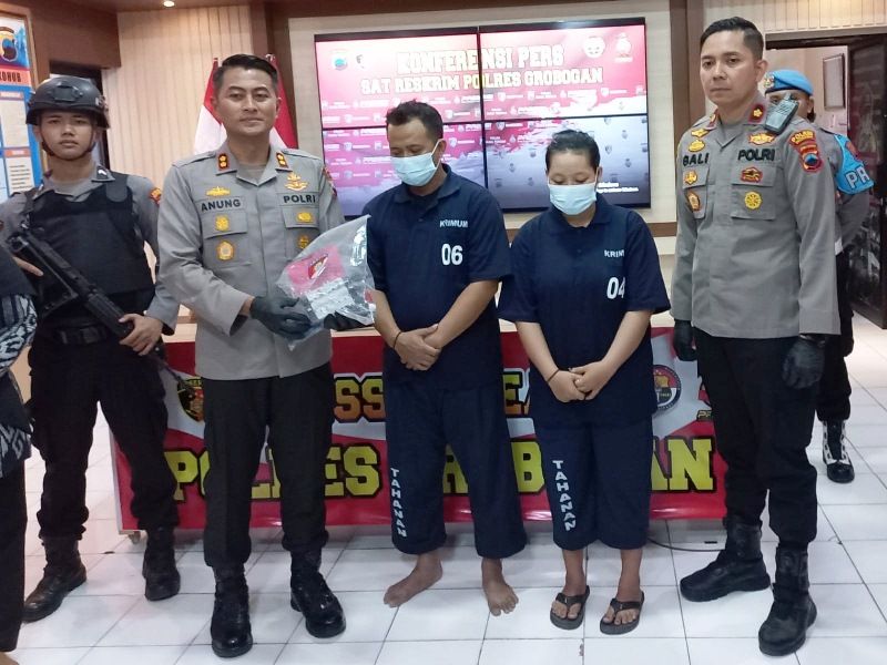 Kapolres Grobogan AKBP Dedy Anung Kurniawan menunjukan barang bukti pencurian perangkat tower milik PT Mitratel.