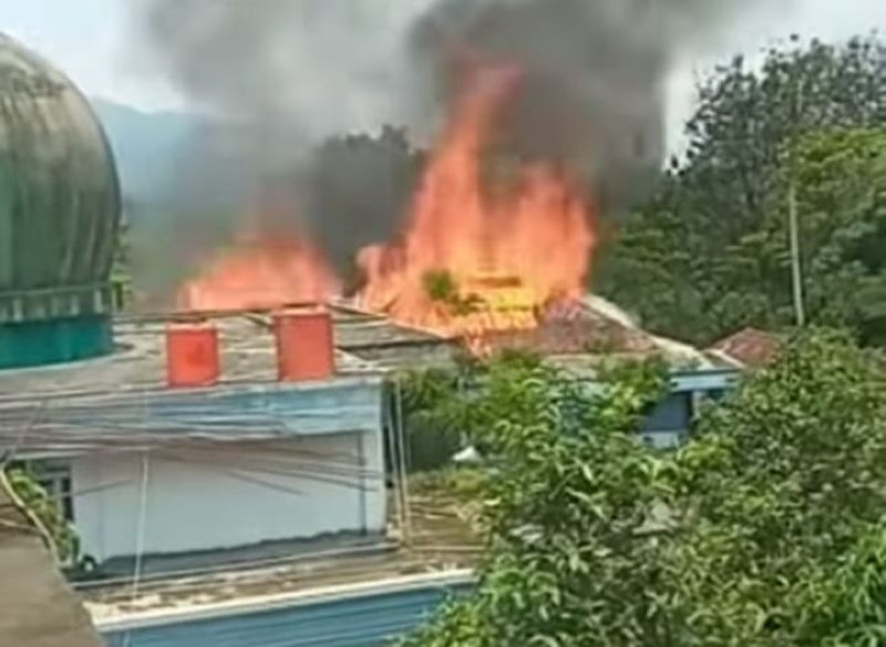 KEBAKARAN: Ponpes Nurul Hidayah Tahtasama Dilalap Sijago Merah pada Jumat, 17 Maret 2023, sekitar pukul 11.30 WIB siang/Instagram@damkar.leuwiliang//