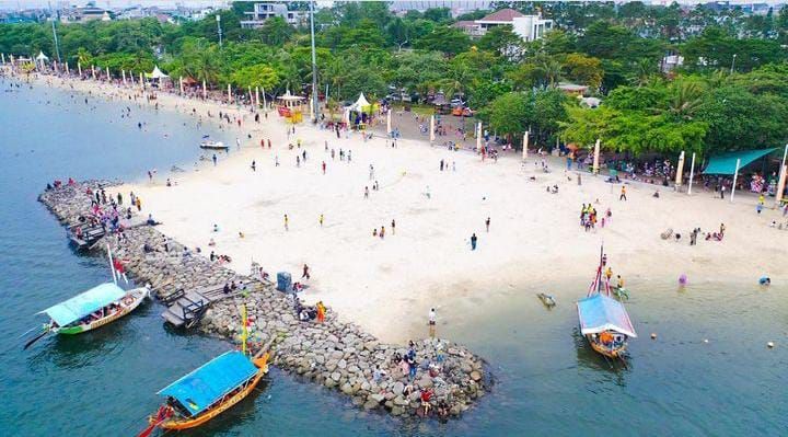 Pantai Ancol, salah satu rekreasi dengan tiket gratis di Taman Impian Jaya Ancol.*/Tangkapan layar Instagram/@ancoltamanimpian