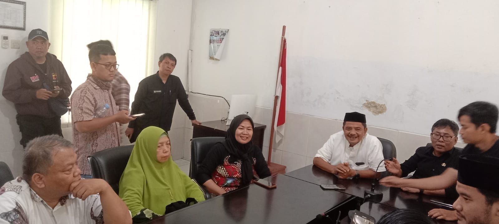 Pertemuan pihak SMK Telkom Sekar Kemuning Cirebon dengan Kepala KCD dan awak media terkait pemecatan Sabil yang berkomentar 
