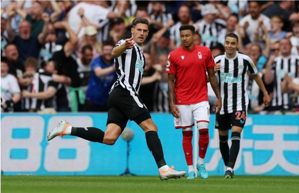 Newcastle United dalam misi mengembalikan tim ke posisi empat besar papan kelasemen sementara, menggeser United dan Tottenham Hotspur.
