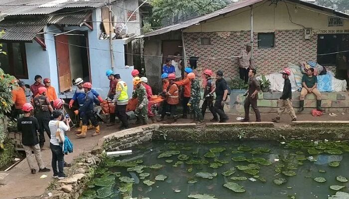 Tim Evakuasi menemukan jenazah Azzam yang berusia 5 tahun yang merupakan korban longsor Bogor pada hari Kamis sore, 16 Maret 2023 tepatnya pukul 17.45 WIB. 