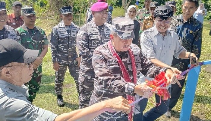 Kegiatan Karya Bakti TNI oleh TNI Angkatan Laut 