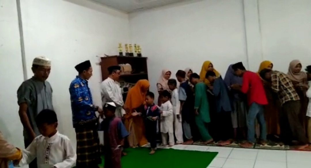 Majlis Taklim Raudhatul Jannah santuni 40 anak yatim piatu/Kabar Banten/Humaeroh Alwan