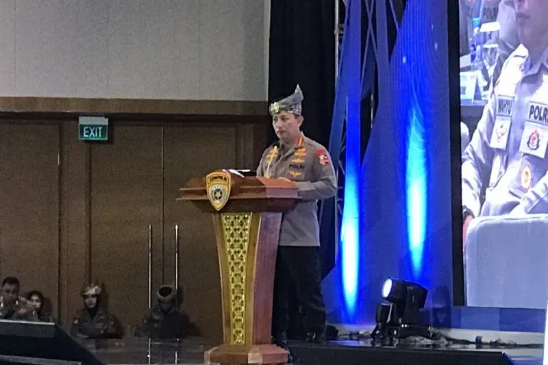 Kepala Kepolisian RI Jenderal Listyo Sigit Prabowo tengah memberikan arahan pada acara penutupan Rakernis SSDM Polri 2023 di wilayah Batam, hari Jumat 17 Maret 2024. 