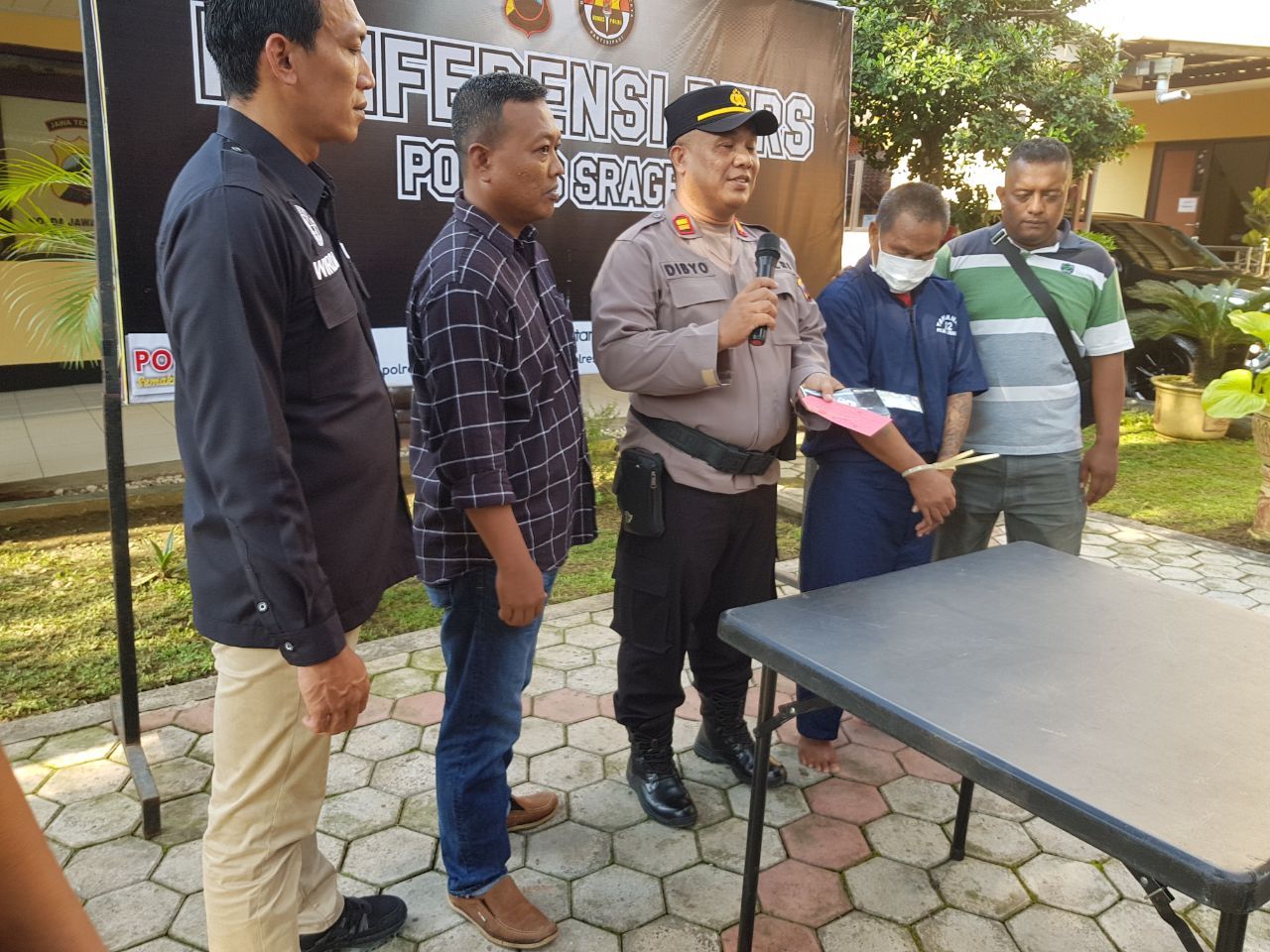  Polsek Tanon Polres Sragen Polda Jateng hadirkan seorang tersangka pembawa kabur sepeda motor 