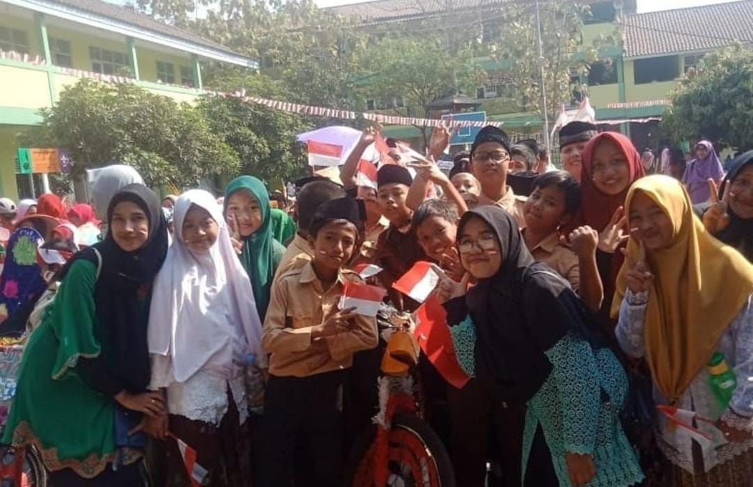 Ilustrasi, kegiatan sekolah yang sebagian besar menggunakan dana BOS masih dikeluhkan telat cair.