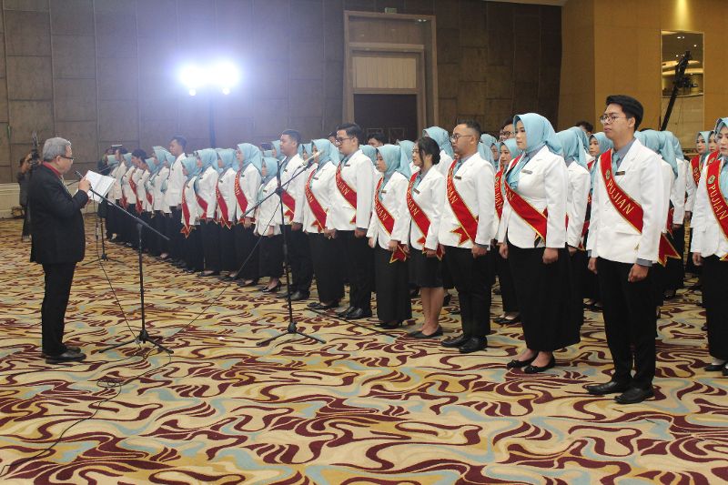 Pengambilan sumpah profesi apoteker baru Unjani angkatan 33