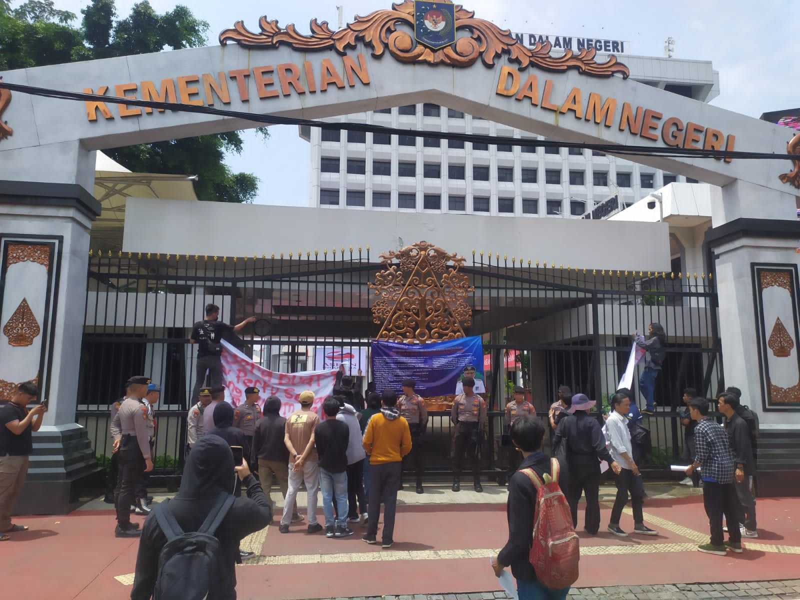  PMII Kota Tasikmalaya lakukan aksi di depan Gedung Mendagri Jakarta minta evaluasi kinerja 100 hari kerja Pj Wali Kota Tasikmalaya, Dr.Cheka