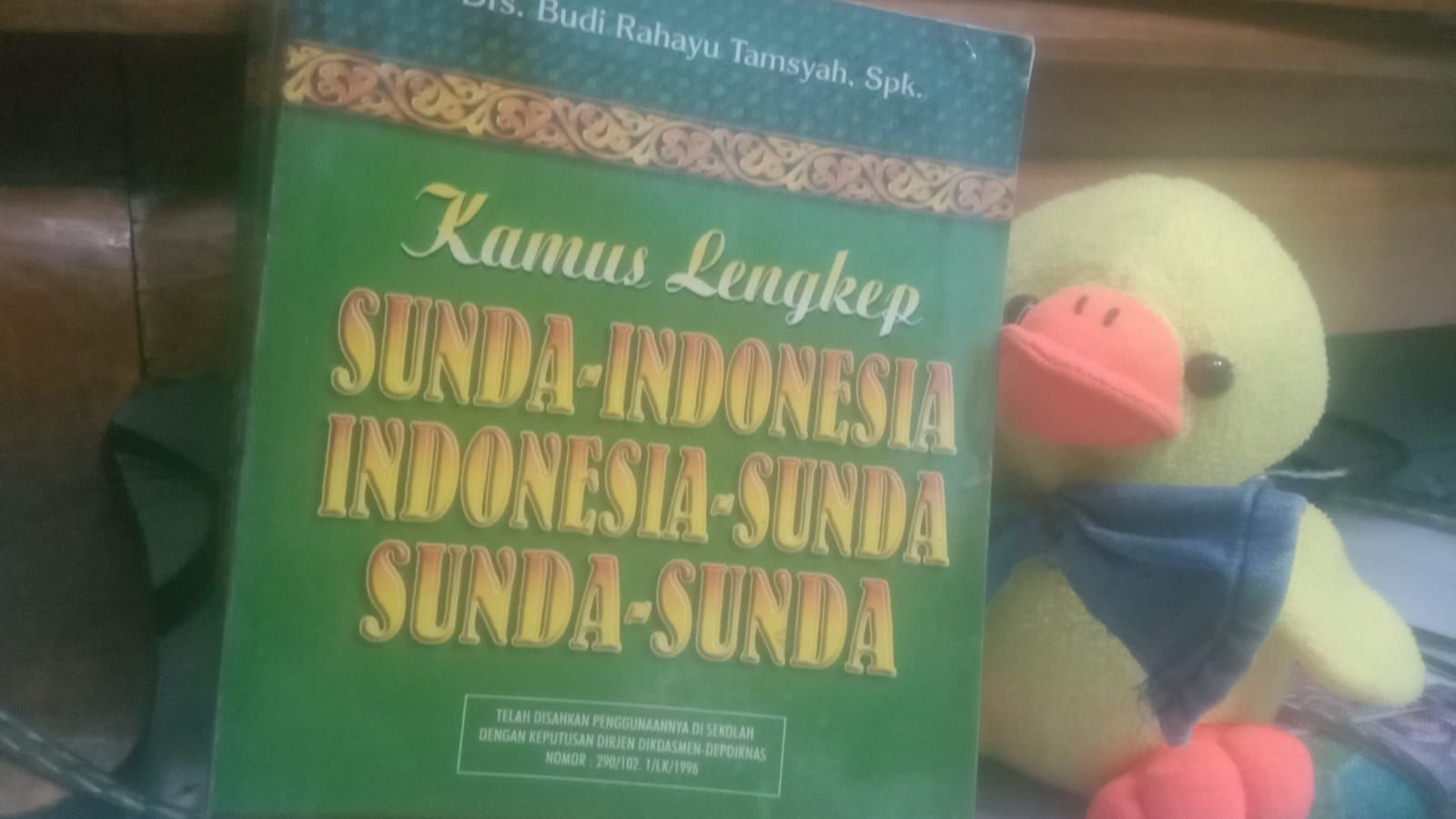Kamus lengkap Basa Sunda-Indonesia, pertamakali kamus basa Sunda di ciptakan oleh Dalem Pancaniti dan Rd. Kertawinata.