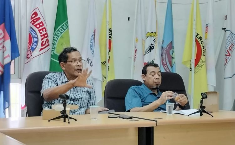 KONI Kabupaten Kuningan menggelar rapat persiapan pemberian bonus bagi atlet dan pelatih yang berprestasi pada Porprov Jabar.