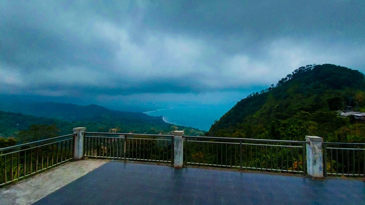 Momen Papajar, Wisata Puncak Habibie Cisolok Sukabumi Suguhkan Panorama Alam Indah