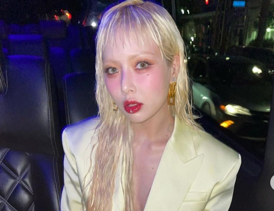 HyunaA menghadiri BOSS S/S 2023-’24 dalam rangka Fashion Show di Miami, Florida. 