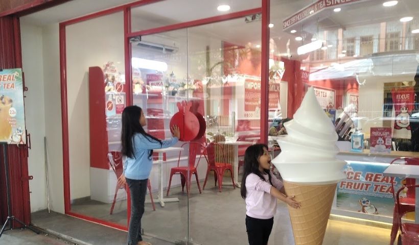 Salah satu gerai Mixue terdekat di Pekanbaru yang menawarkan beragam citarasa es krim yang lezat.