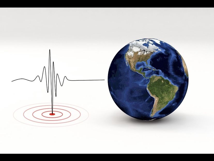 Innalillahi! Gempa bumi dahsyat mengguncang Jepang baru saja sore ini berkekuatan magnitudo 6,1 , lampu goyang, lemari bergetar !