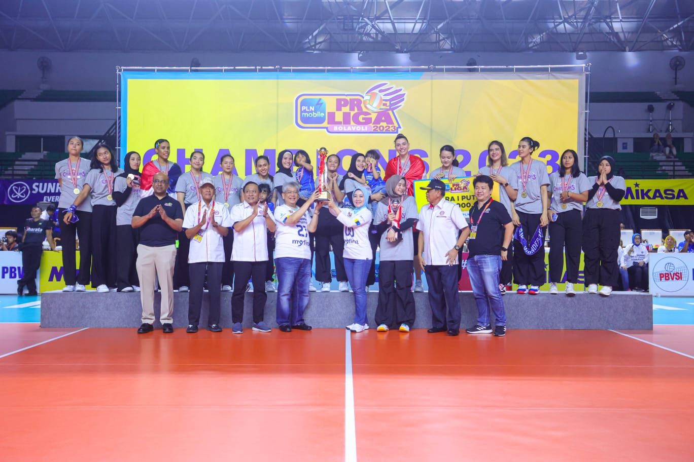 Grup voli Bandung bjb Tandamata berhasil menyabet gelar juara pada ajang Proliga 2023 sektor Putri setelah unggul 3 set dari Jakarta Pertamina Fastron yang diselenggarakan pada Sabtu 18 Maret 2023 di Gor Amongrogo, Yogyakarta.