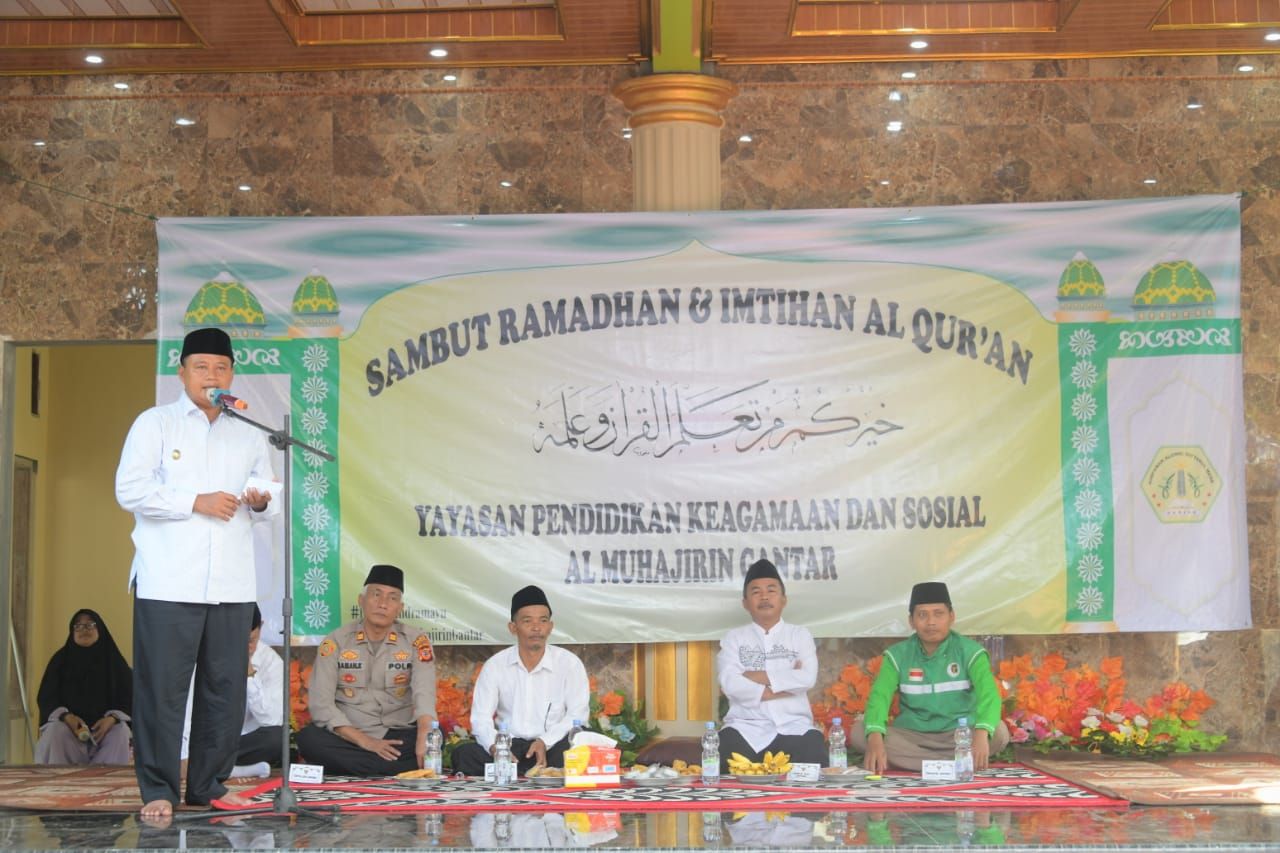 Wakil Gubernur Jawa Barat Uu Ruzhanul Ulum memberikan tausiyah (ceramah) pada acara Sambut Ramadhan dan Imtihan Al Qur'an di Yayasan TPQ Al Muhajirin, Gantar, Indramayu, Minggu 19 Maret 2023