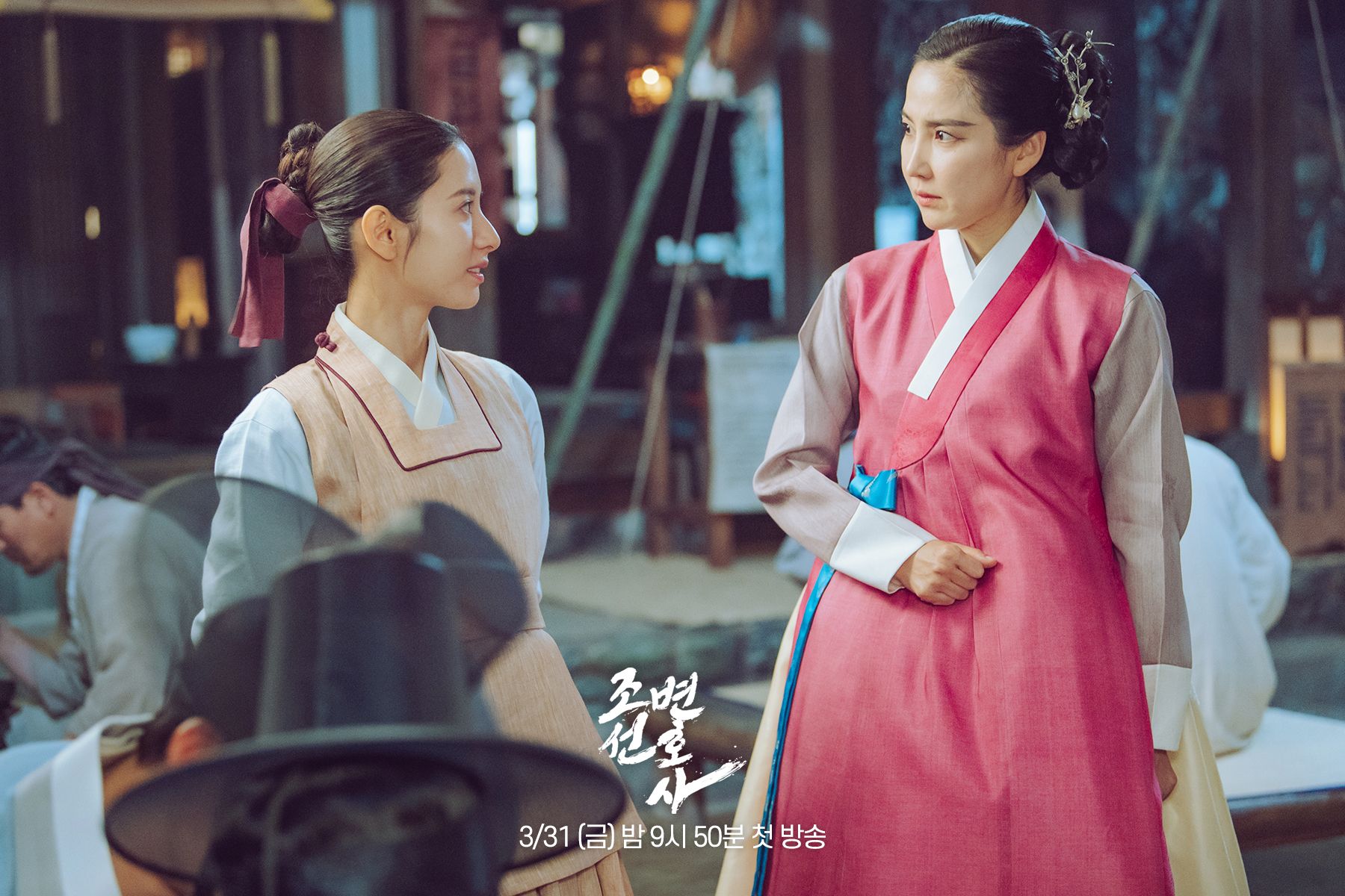 Bona WJSN dan Shin Dong Mi dalam drama Joseon Attorney