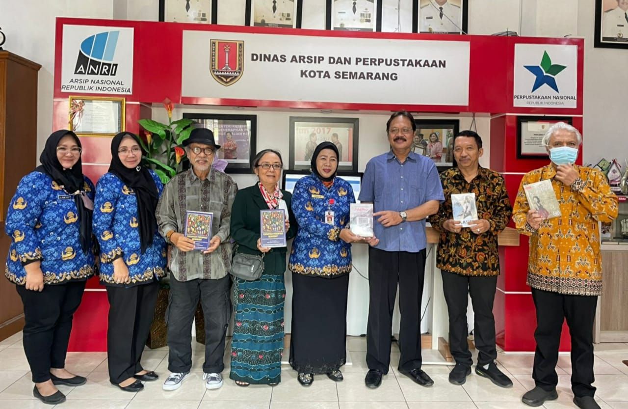 Sebagian peserta audiensi pengurus Satupena Jawa Tengah dengan Kepala Dinarpus Kota Semarang