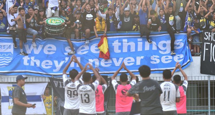 Imbauan untuk Bobotoh, ini hal yang boleh dilakukan dan tidak boleh dilakukan di pertandingan Persib Bandung vs Dewa United di Stadion Pakansari, Cibinong, Bogor, Senin 20 Marer 2023