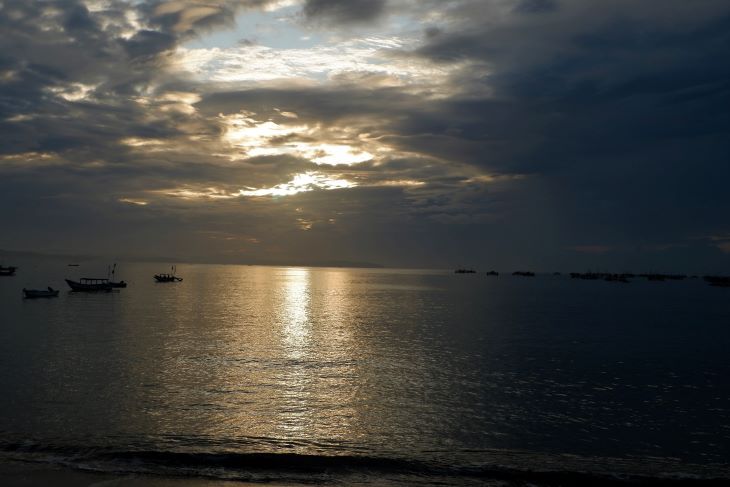 Pantai Santolo di Kecamatan Cikeulet Kabupaten Garut Jawa Barat menjadi salah satu dari 124 lokasi pengamatan Rukyatul Hilal yang akan dilaksanakan pada Rabu 22 Maret 2023 mendatang.