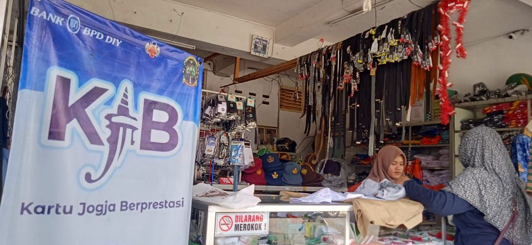 6 rekomendasi toko seragam sekolah di Jalan Ibu Ruswo Yogyakarta, menjelang tahuan jaran baru dipadati Orangtua termasuk dari dinas